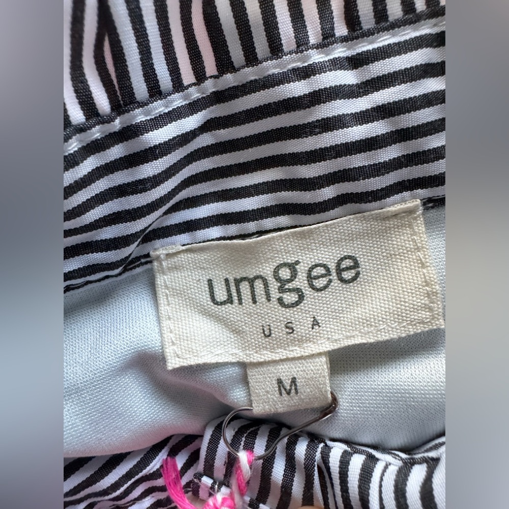 Umgee Blue Geometric pattern w/ruffled black/white mock neck top NWT - Picture 8 of 8